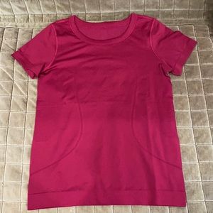 Lululemon tshirt